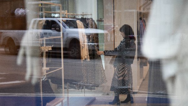 金控配资· 从机票到客房，美国旅游消费萎缩敲响经济警钟